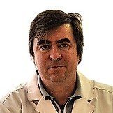 Врач Хусаинов Искандер Михайлович